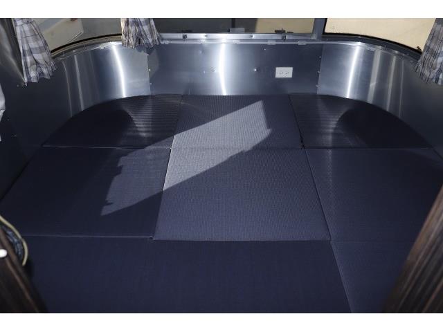 キャンピングカートレーラー