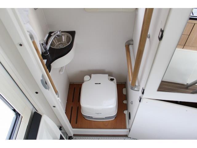 キャンピングカーバスコン