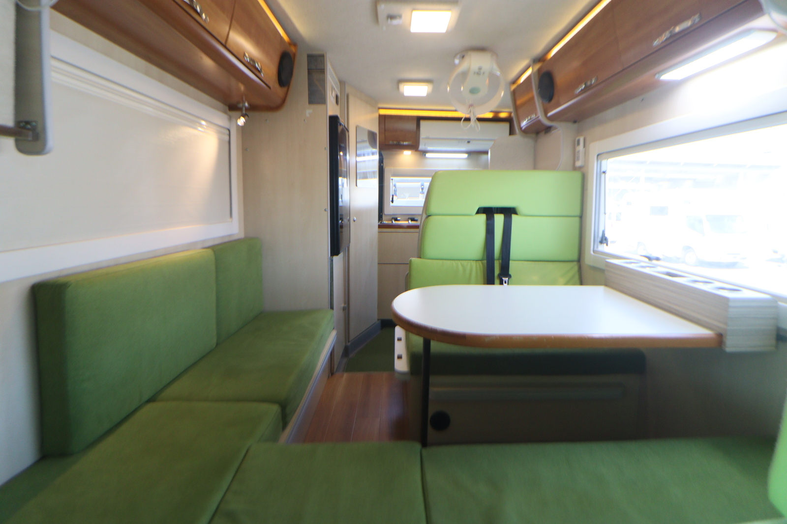 キャンピングカーキャブコン