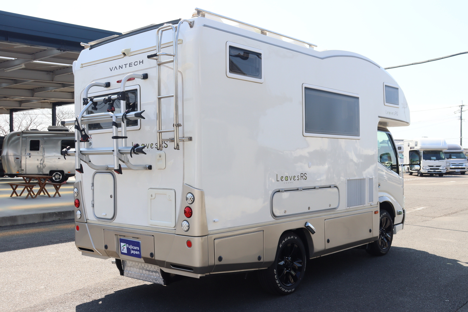 キャンピングカーキャブコン