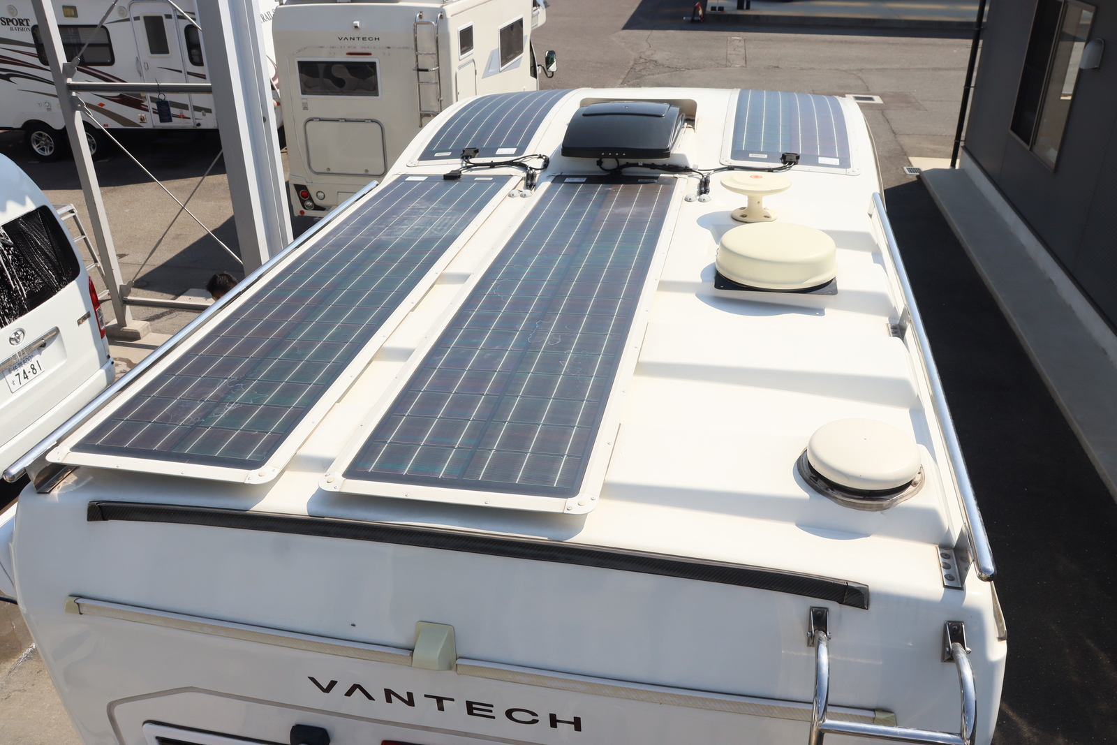 キャンピングカーキャブコン