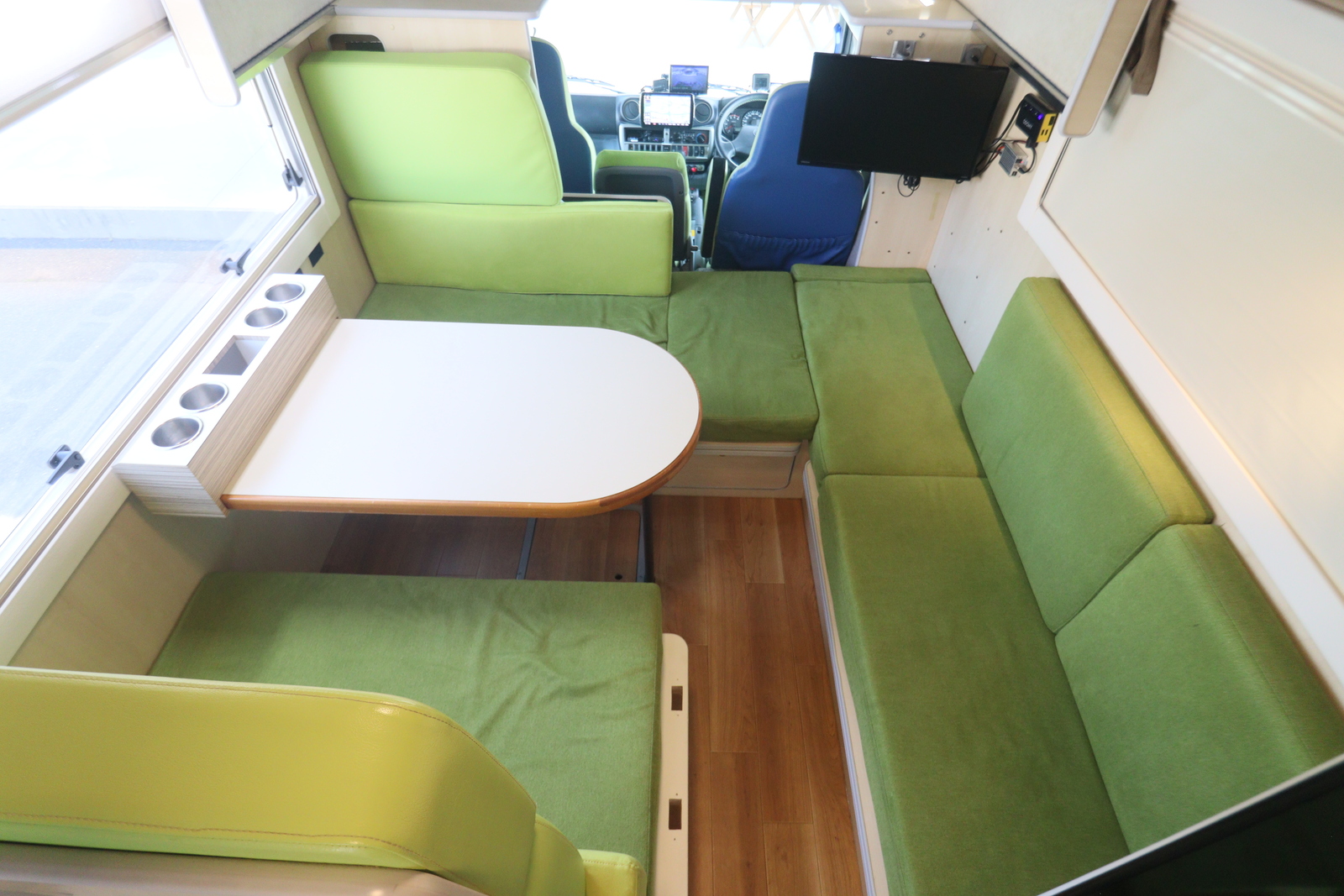 キャンピングカーキャブコン