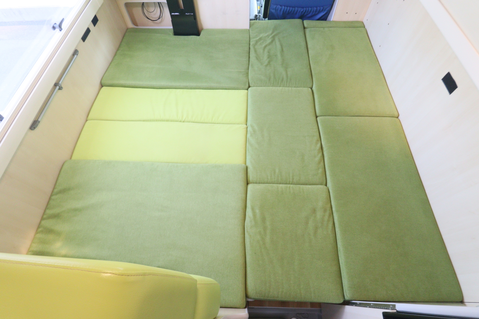 キャンピングカーキャブコン