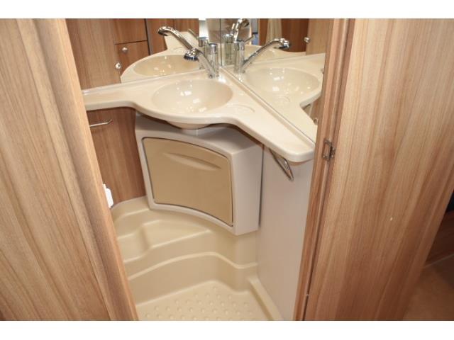 キャンピングカートレーラー