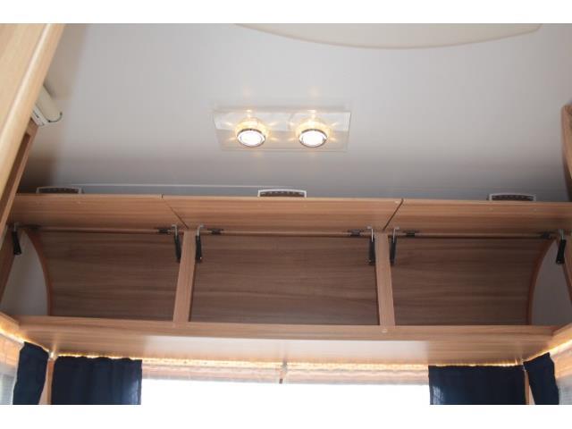 キャンピングカートレーラー