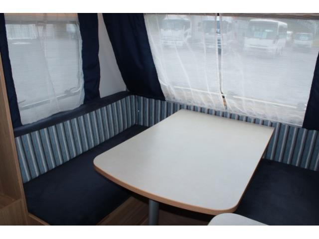 キャンピングカートレーラー