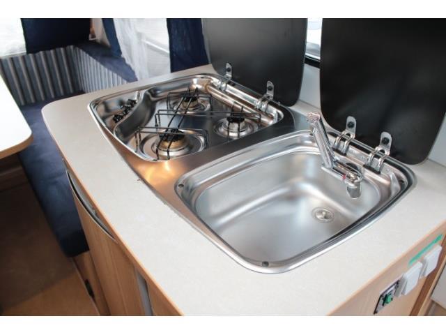 キャンピングカートレーラー