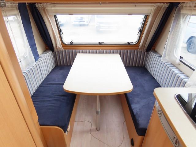 キャンピングカートレーラー