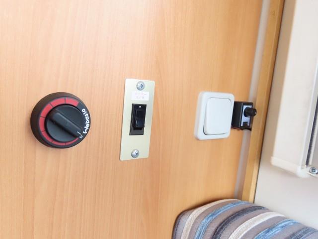 キャンピングカートレーラー