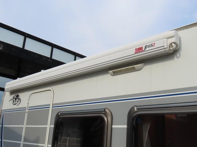 キャンピングカートレーラー