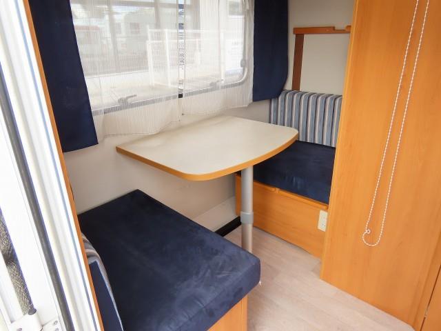 キャンピングカートレーラー