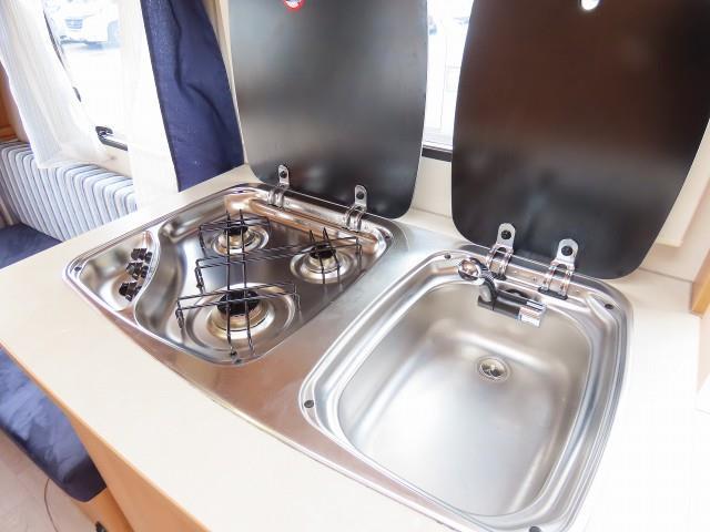 キャンピングカートレーラー