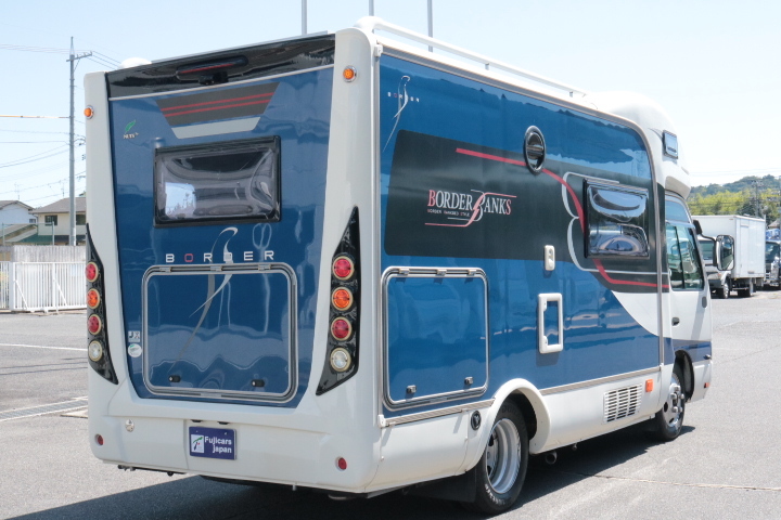 キャンピングカーバスコン