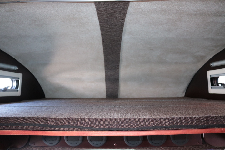 キャンピングカーバスコン