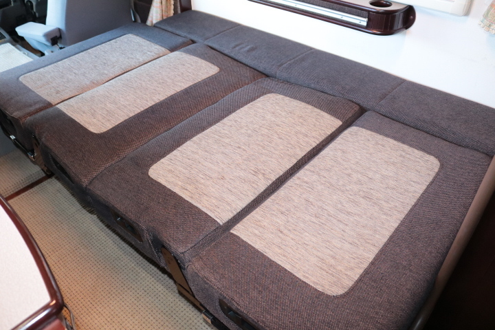 キャンピングカーバスコン