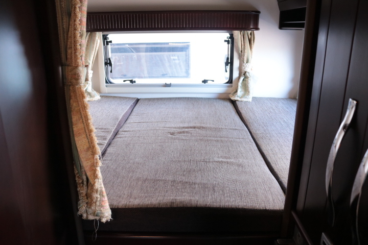 キャンピングカーバスコン