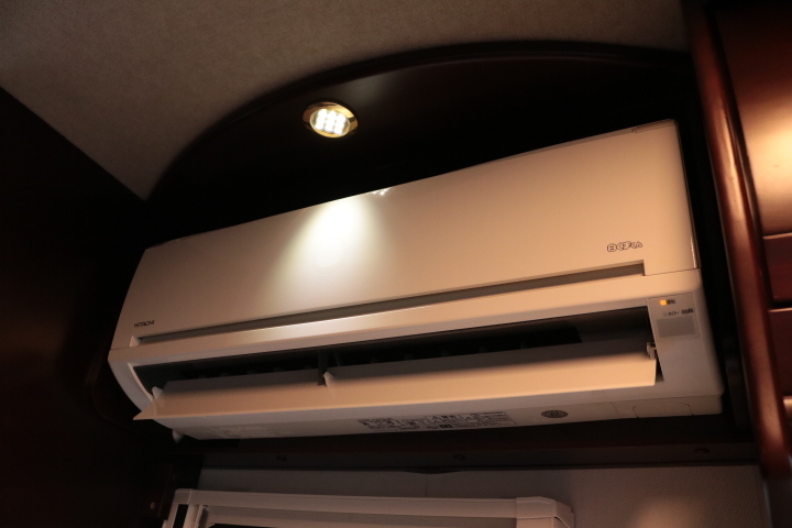 キャンピングカーバスコン