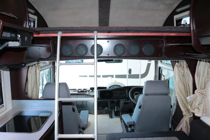 キャンピングカーバスコン