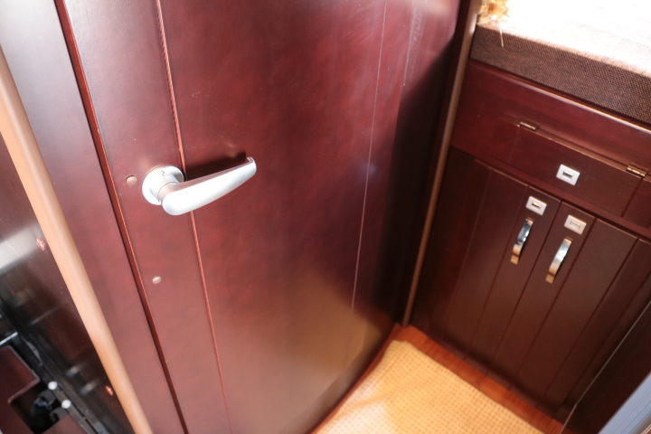 キャンピングカーバスコン