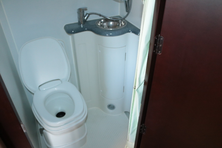 キャンピングカーバスコン