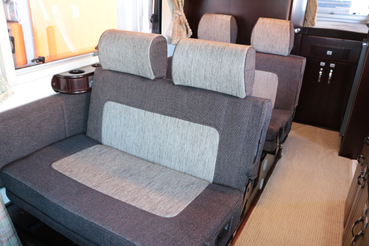 キャンピングカーバスコン