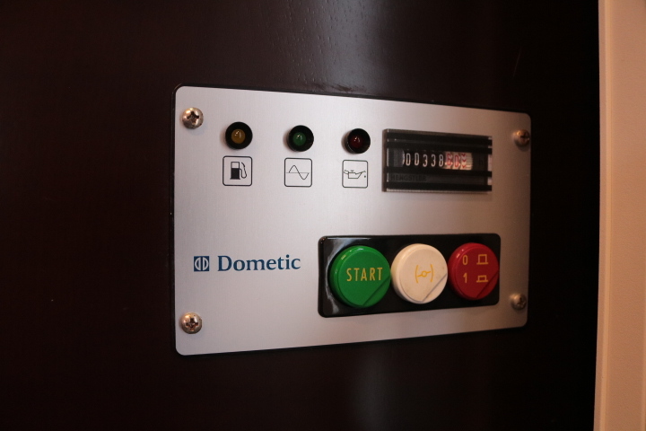 キャンピングカーバスコン