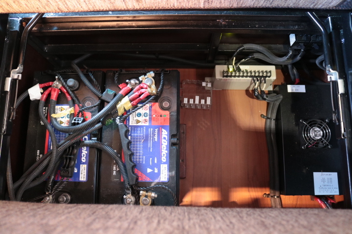 キャンピングカーバスコン