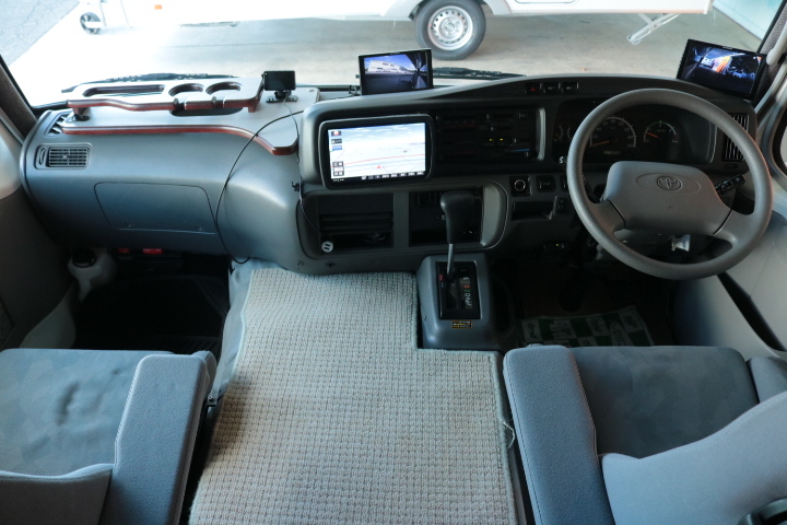 キャンピングカーバスコン