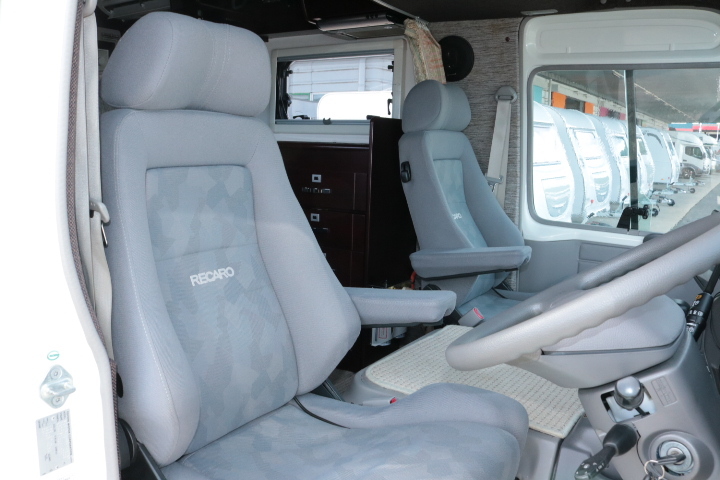 キャンピングカーバスコン