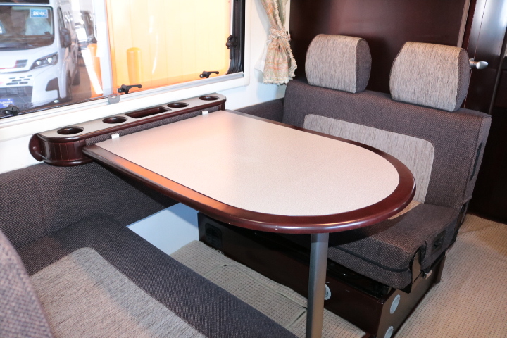 キャンピングカーバスコン