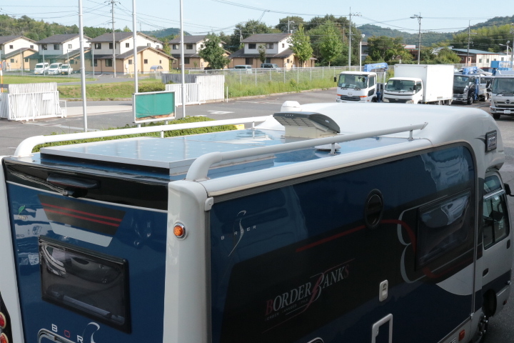 キャンピングカーバスコン