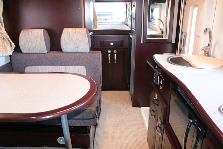 キャンピングカーバスコン