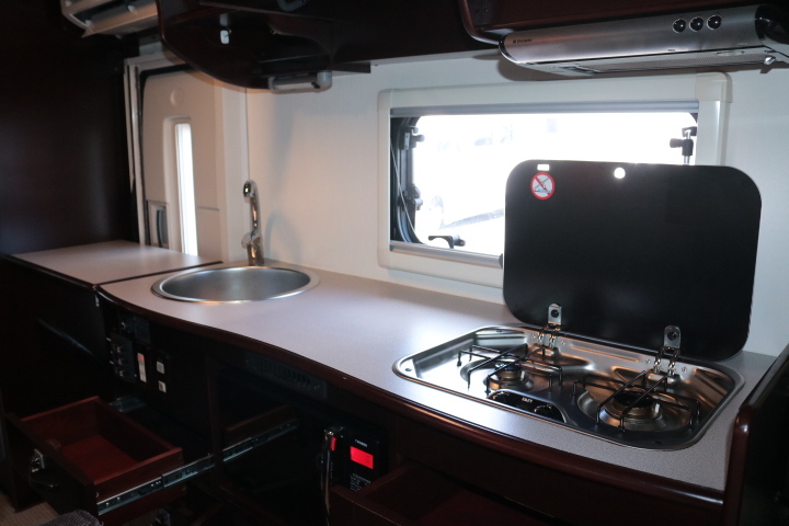 キャンピングカーバスコン