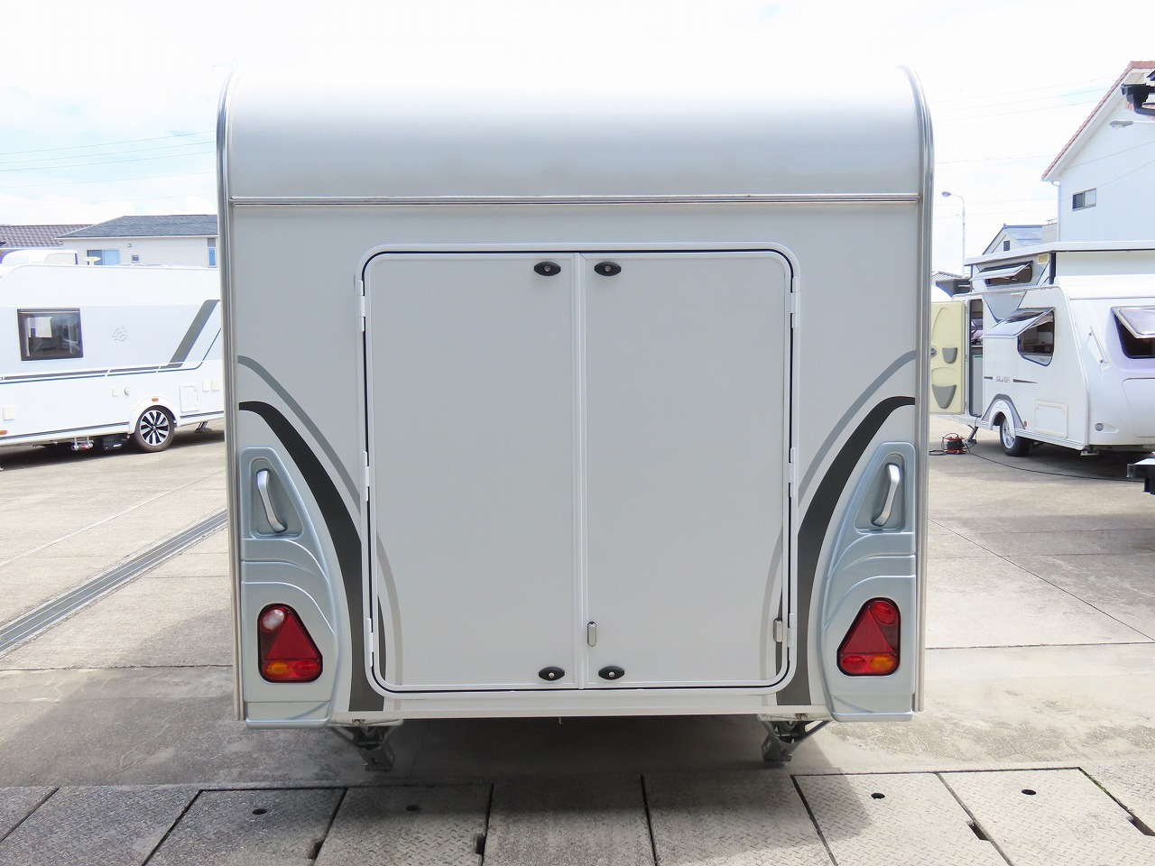 キャンピングカートレーラー