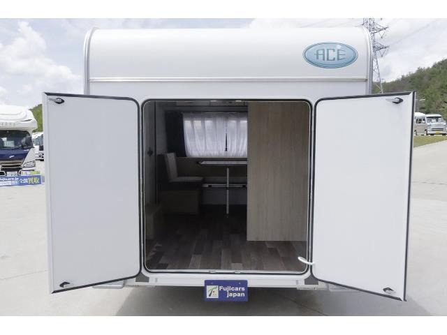 キャンピングカートレーラー