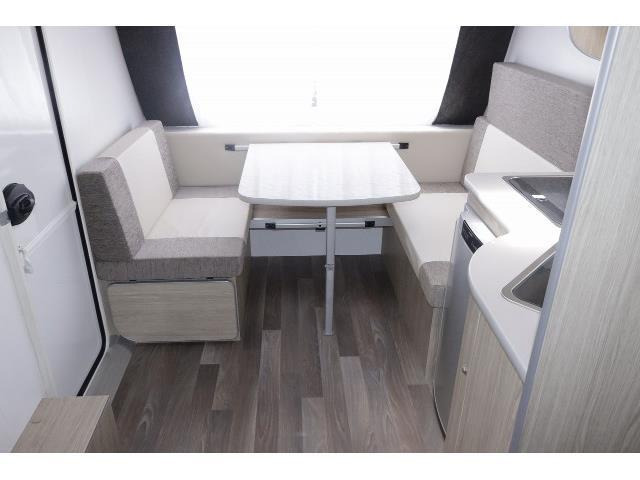 キャンピングカートレーラー