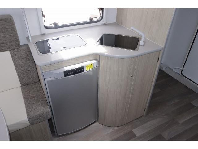 キャンピングカートレーラー