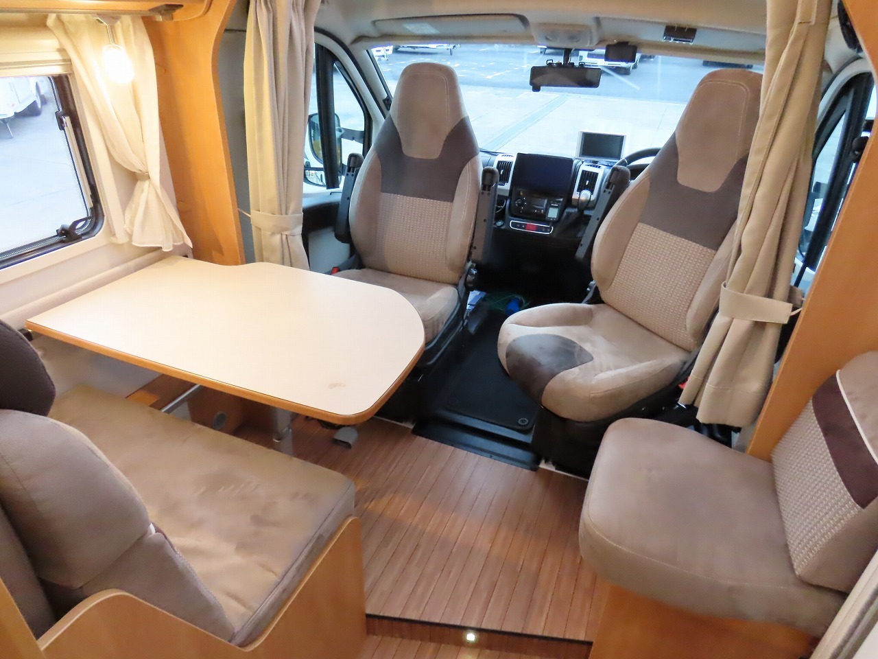 キャンピングカーキャブコン