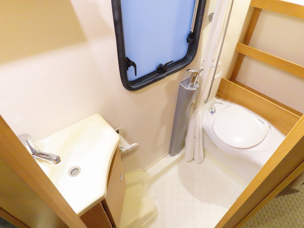 キャンピングカーキャブコン