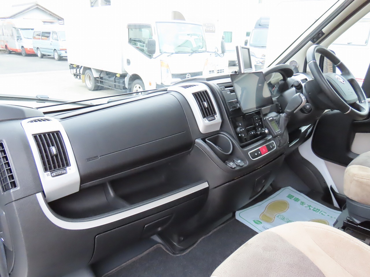 キャンピングカーキャブコン