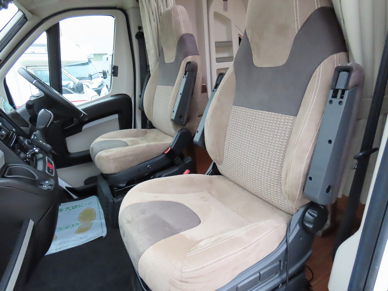 キャンピングカーキャブコン