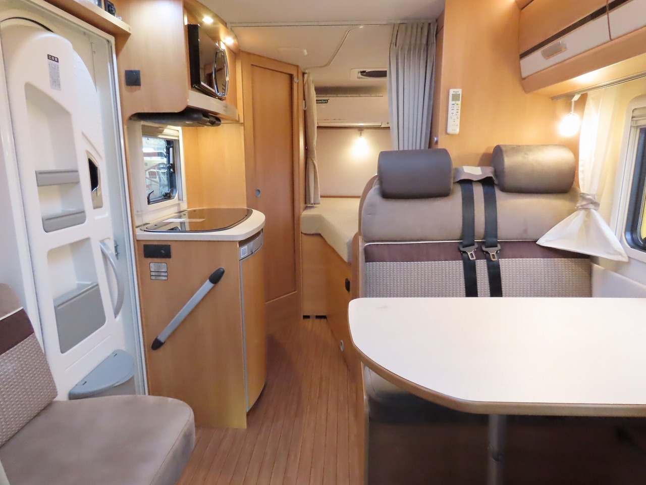 キャンピングカーキャブコン