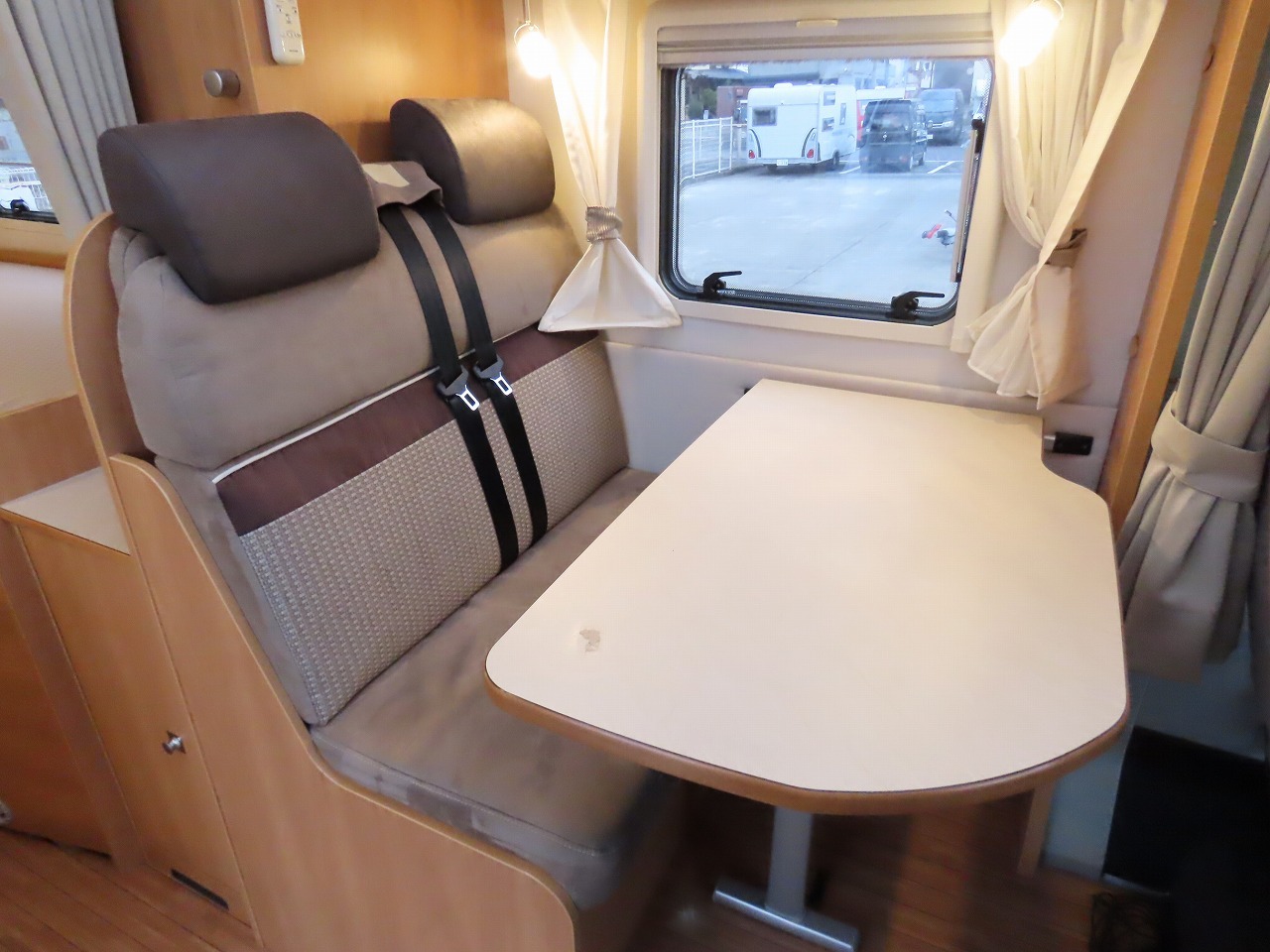 キャンピングカーキャブコン