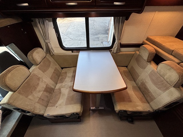 キャンピングカーキャブコン