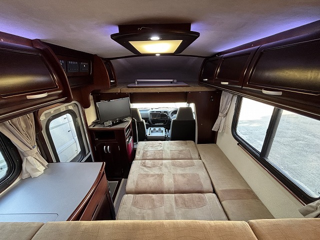 キャンピングカーキャブコン