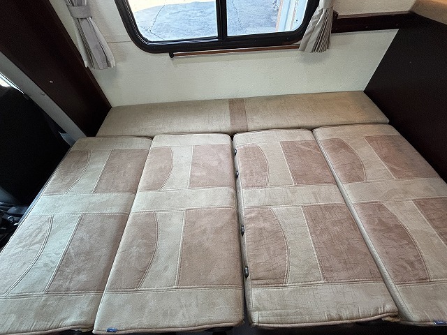 キャンピングカーキャブコン