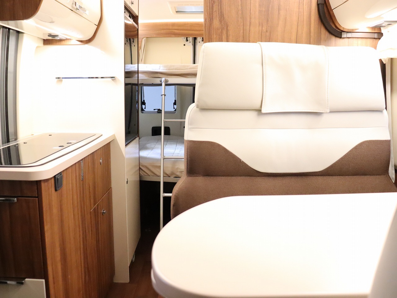 キャンピングカーバンコン