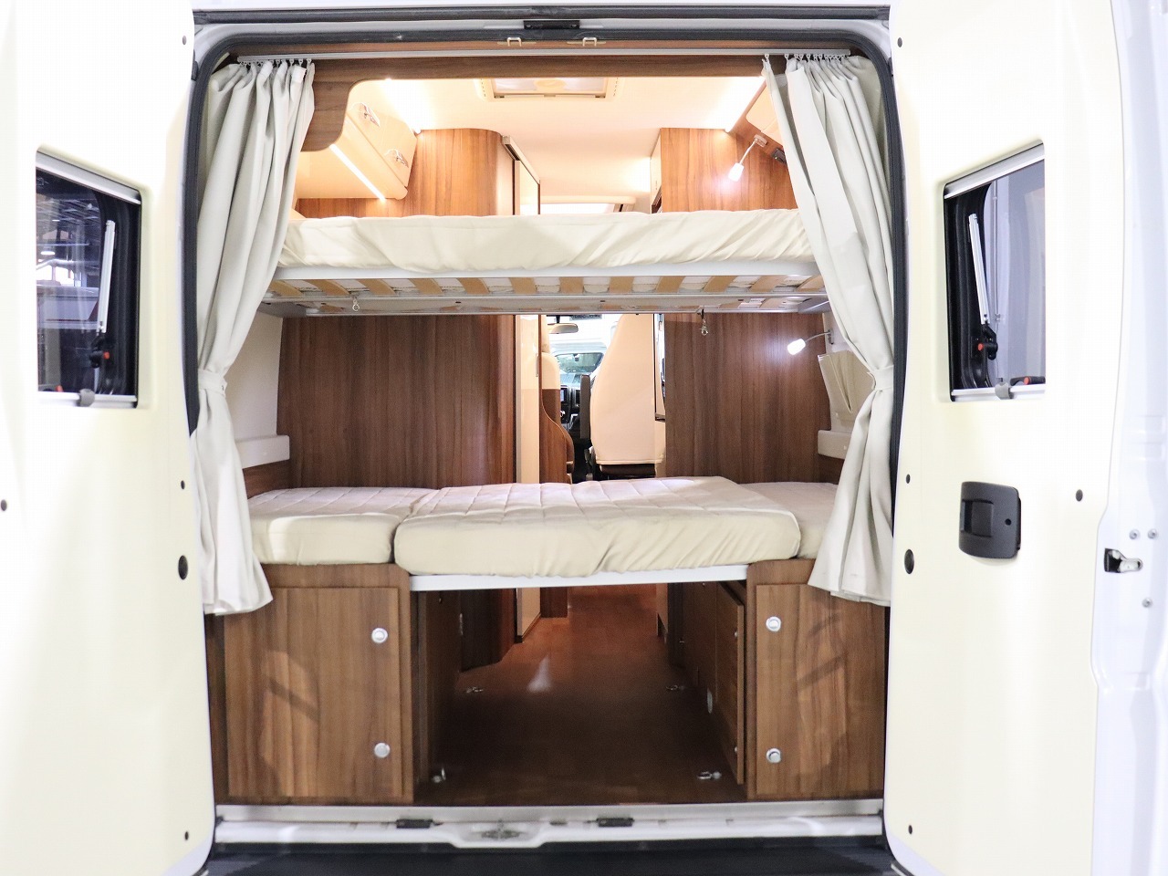 キャンピングカーバンコン