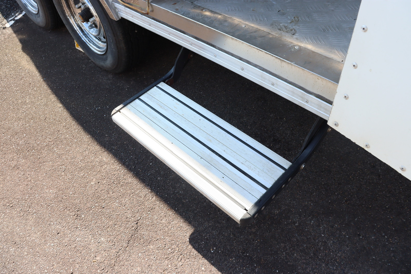 キャンピングカートレーラー