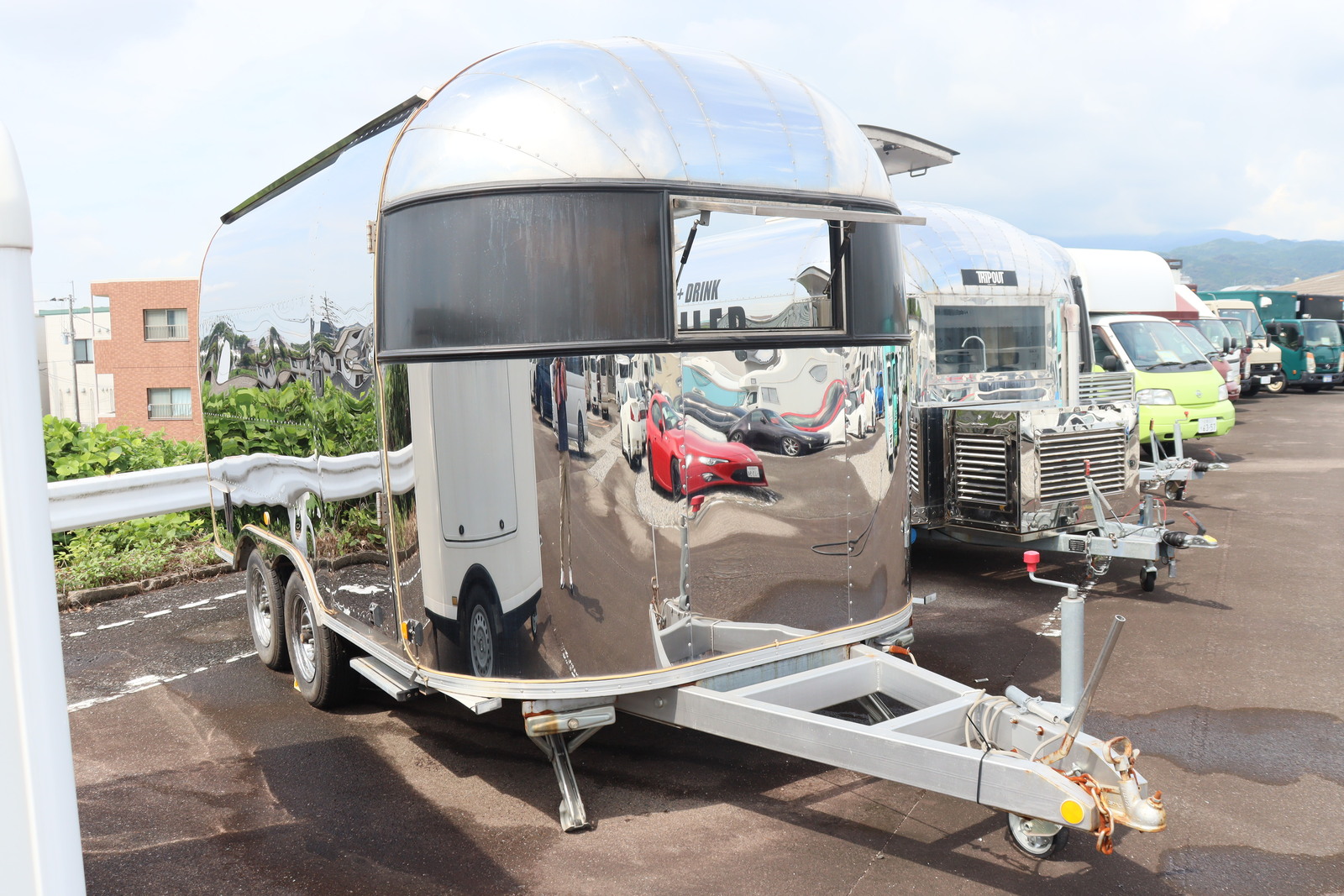 キャンピングカートレーラー